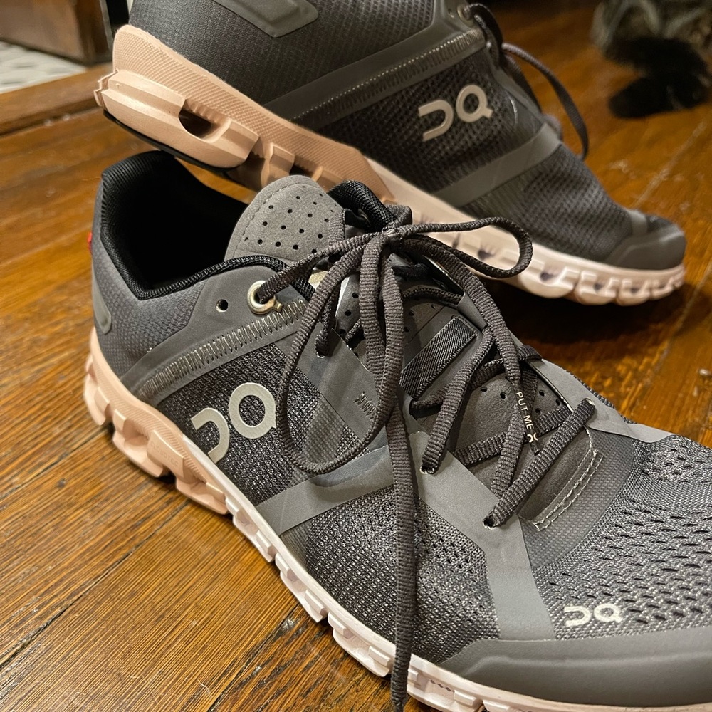 On Cloudflow Running Shoe